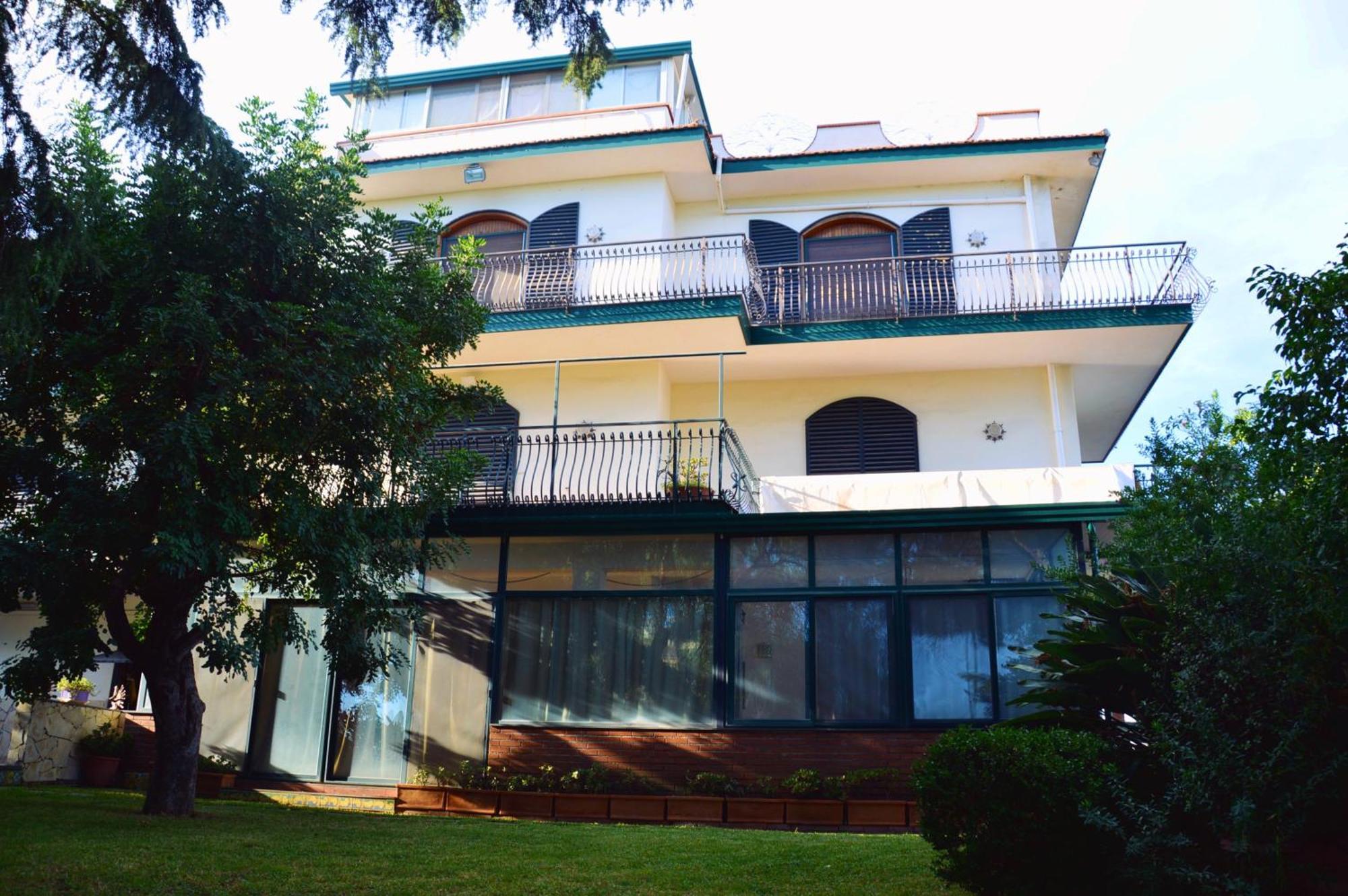 Angelo Delle Aci Ferienhaus